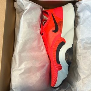 New in Box -NIKE SUPERREP GO- RUNNING SHOES